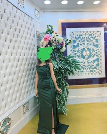 böyük bədən qadın donları: Tünd yaşıl rəngli ziyafət/libas - Model: Uzun, bədənə oturan siluet - — 1