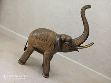 1 dollar qiyməti: Qedimi Fil latundan, çekisi agirdir. Ölcusu 50x 61sm, çekisi 4.5 — 4