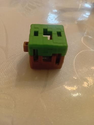 Minecraft üslubunda mini blok fiquru kinder joy X MINECRAFT oyuncagi