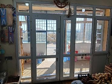 islenmis qapi satiram: PVC vitraj giriş sistemi – mağaza/ofis üçün - Material: Ağ PVC profil — 2