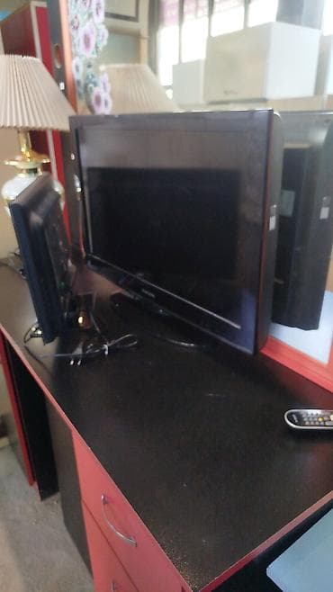 televizor pultları: Kompakt LCD televizor 82ekran - Ekran 82 - Korpus: qara rəng, masaüstü — 1