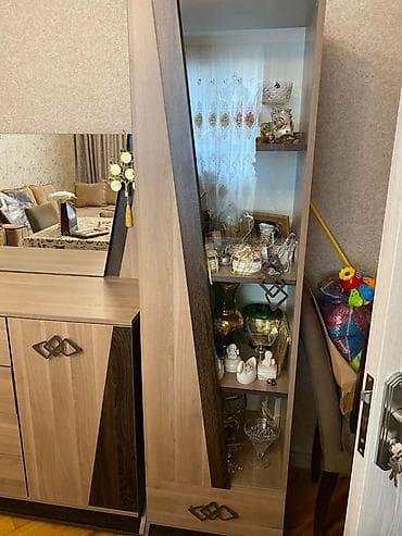 Qonaq otağı üçün vitrinalı mebel dəsti - Rəng: açıq palıd və tünd qoz — 3