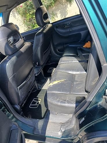 baqaj: Honda CR‑V (1-ci nəsil) – yaşıl rəngli, 5 qapılı, şəhər və yüngül — 1