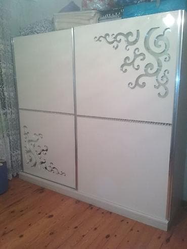 Мебель для дома: Двуспальная кровать, Шкаф, Трюмо, 2 тумбы, Б/у — 1