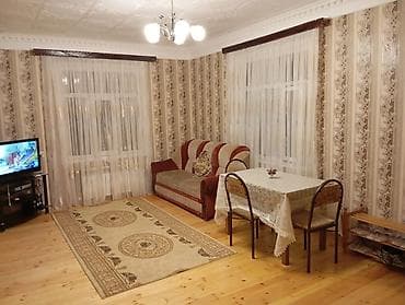 1 Taxt 3 Kravat Bir şkaf 1 divan ve yanındaki 5 balaca şkaf satılır