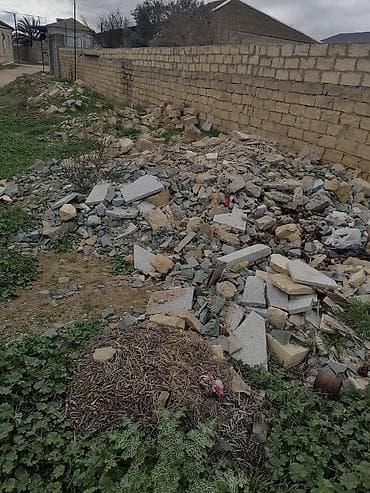 parca: Məhlədə yığılmış tikinti qırıntıları və daş-çınqıl materialı. Tərkib — 4