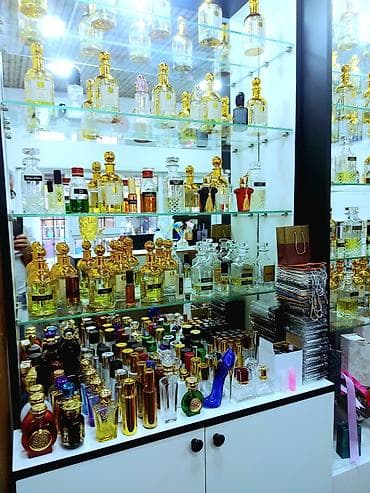 Hazır Ətir biznesi satılır. Kondinsioner, mebellər, vitrinlər — 9