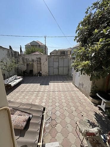 şeki: Geniş və işıqlı yaşayış evi təqdim olunur. Şəkillərdən göründüyü kimi — 9