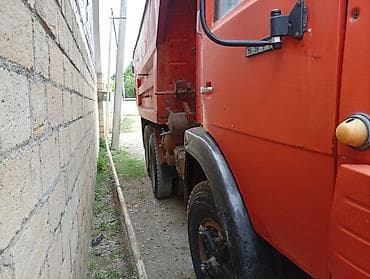 golf masini: KAMAZ damper yük maşını - Marka/model: KAMAZ damper (üçoxlu, 6x4) - — 2