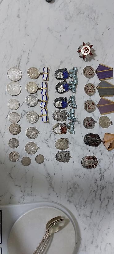 Sovet dövrünə aid kolleksiya – medal və nişanlar dəsti - SSRİ