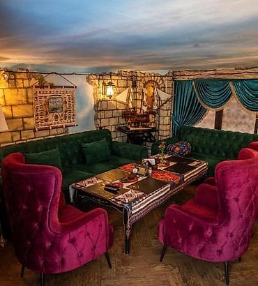 restoran stolu: Restoran ucun sifarishle duzeltdirilib, divan ve kreslo, ve 3 eded — 2