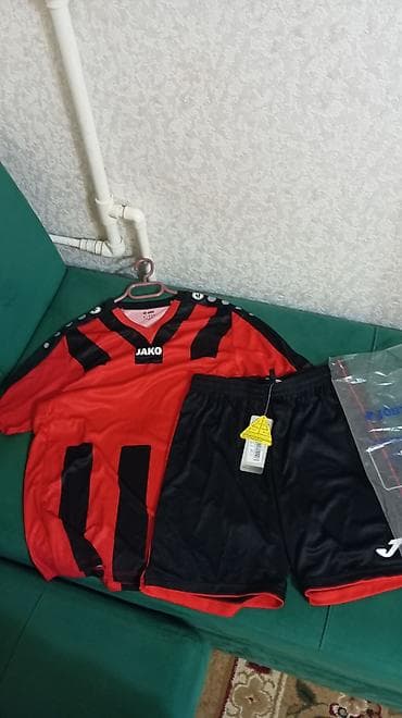 sortlar: Məhsul: Futbol forması dəsti - Köynək: JAKO brendi, qırmızı-qara — 1