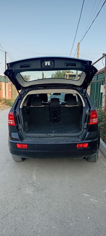 şlanqların satışı: Qara rəngli, 2008-ci il buraxılışlı Dodge Journey avtomobili. Geniş — 5