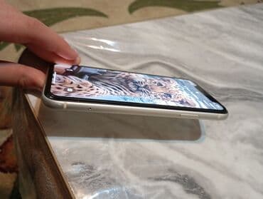 macbook air m1 qiyməti: IPhone 11, Ağ, Face ID — 6