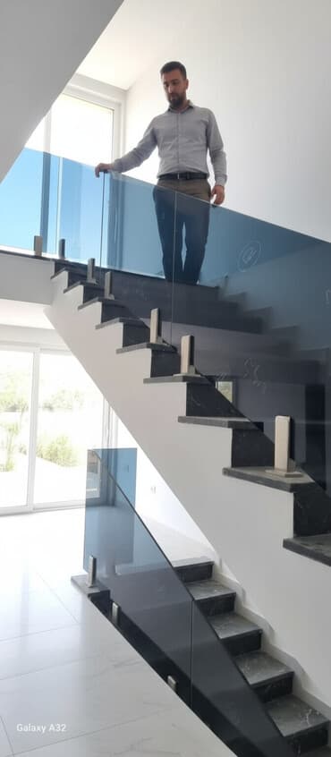 балясины из камня: Şüşə məhəccər 170 azn — 1