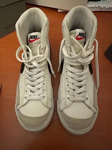 krosofka: Nike Blazer Mid – ağ rəngli, yüksək boğazlı idman ayaqqabısı - Model — 1