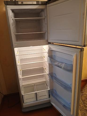 Biryusa iki qapılı soyuducu - Rəng: gümüşü (inox effektli korpus) -