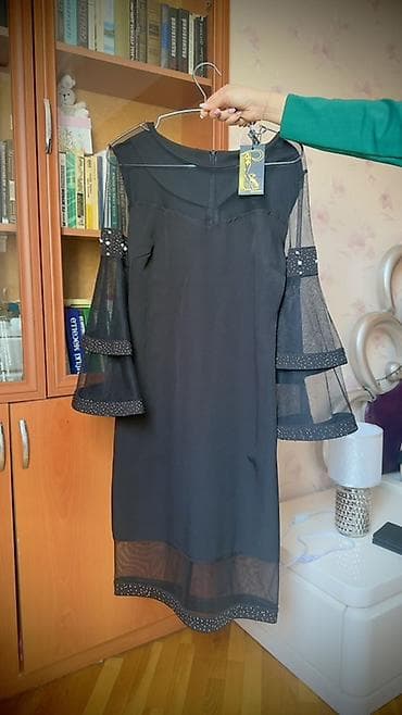 Qadın geyimləri: Qara rəngli zərif geyim - Model: dizdən bir az aşağı uzunluqda qara — 2