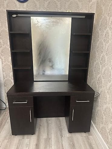 metbext masa: İşlənmiş, Saş kəsimi üçün masa, Güzgülü — 2