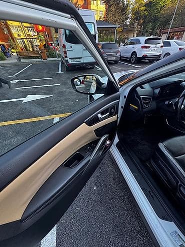 fara chanqan: Hyundai Veloster, ağ rəng, 3 qapılı kupe/gətbek kuzov. Azərbaycanda — 4