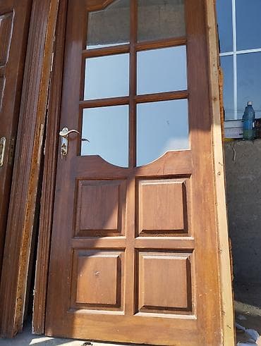 sehf qapi: Təcili münasib qiymətli taxta qapılar satılır.4 ədəd şüşəli, 2 — 3