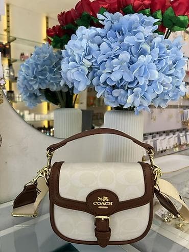 Çiyin çantası, Məşqçi