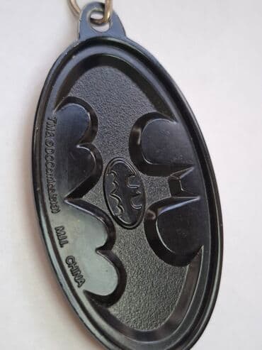 Qazanlar: Batman mövzulu açarlıq - Dizayn: Sarı fon üzərində qara, relyefli — 5