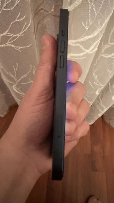 apple ipad 13: IPhone 13, Qara — 3