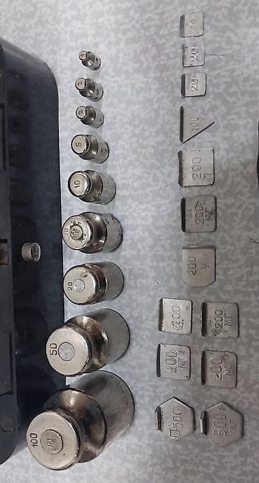 Alət dəstləri: Tərəzi daşlırı sovet istehsalı, çox yaxşı vəziyyətdədir. Material — 8