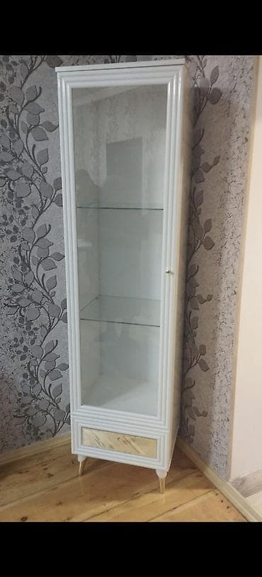 Klassik üslubda ağ mebel dəsti Tərkib: - 2 qapılı şüşə vitrini: iki — 2