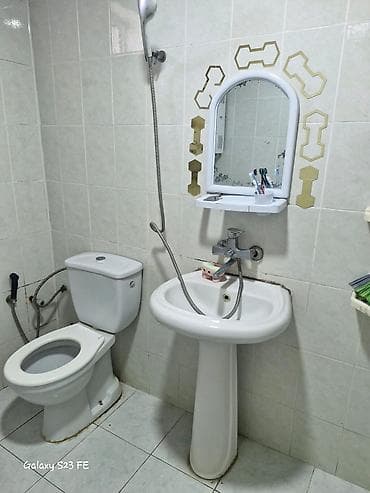hamam akse: Hamam/tualet dəsti – komplekt satılır Tərkib: - Podvesnoy duş başlığı — 2
