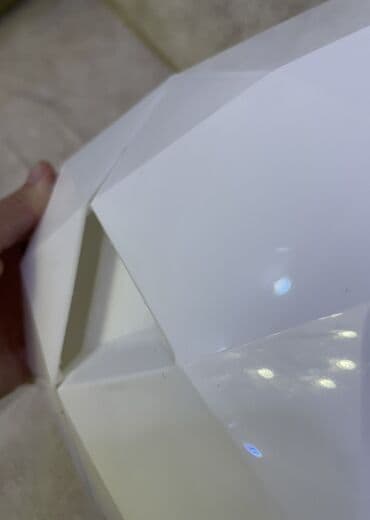 dibcey: Bitkiləriniz üçün ağ rəngli, həndəsi naxışlı dibçək. Bu dibçək müasir — 3