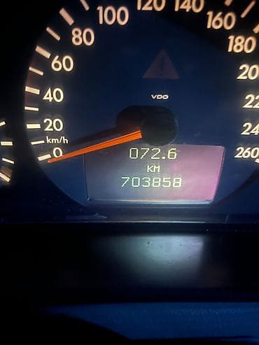 220 mercedes: Mercedes-Benz E-Class (W210), sedan, qara rəng. 🛻🚗🛻🚗. 👑: Mawin avtomat — 2