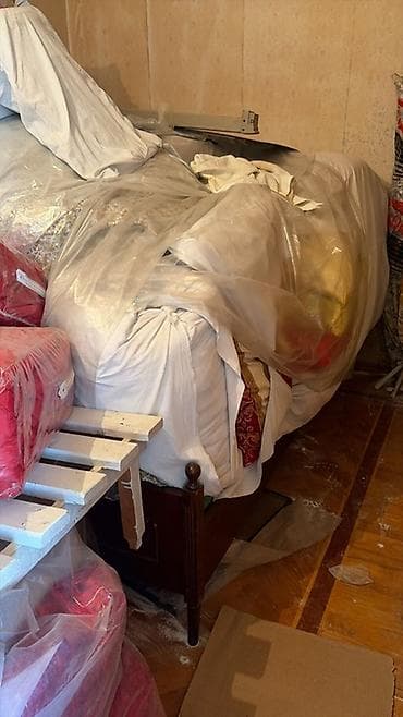 it sekili: Yataq məişət tekstilinin qarışıq setləri Məhsullar: - Yorğanlar — 2