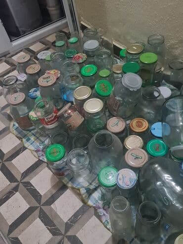 balon boya: Qatıq bankaları və balonlar satılır balacalar. 0.10, böyüklər 0.20 — 2