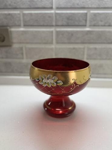 əl misari: Bədii şüşə piyalə/qəndqabı – qırmızı şəbəkəli dizayn, qızılı haşiyə və — 1