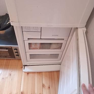 samsung note 11: Ağ rəngli iki bölməli soyuducu - Yuxarıda geniş soyutma bölməsi — 1