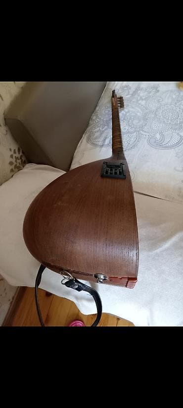 ucuz saz: Elektrik saz Göründüyü kimi saz çox gözəl və antikvardır. Aşıq Dudunun — 4