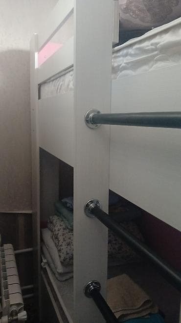 İki mərtəbəli çarpayı - Material: ağ rəngli laminat/taxta karkas — 2