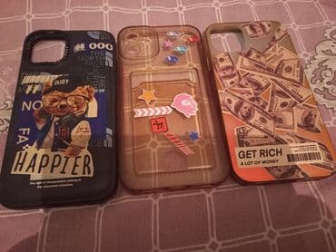 Üç ədəd müxtəlif dizaynlı telefon qapağı dəsti. Qara rəngdə olan