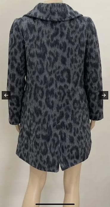 qara kepka: Qadın paltosu – boz-qara leopard naxışlı - Model: dizüstü uzunluqda — 2
