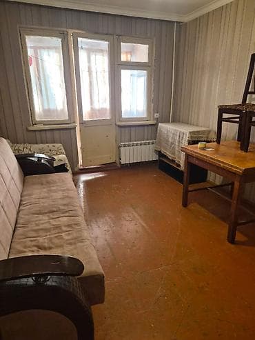 1 otaqli kiraye: Neftçilər Metrosunun düz çıxışında, köhne binada,1 otaqlı mənzil — 1