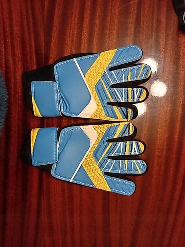 İdman çantaları: Rus dili: Вратарские перчатки для ребёнка до 12 лет. Синие а сзади — 4