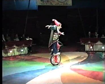 santa klaus: Yeni 2025 ildə Santa-Kloun təbrik edecək uşaqları. Yeni 2025 ilində — 2