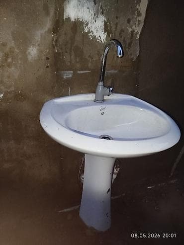 sekilli tortlar: Ayaqüstü seramik yuyunma lavabosu (piyada ayaqlı model) - Material — 2