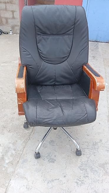 Офисные, игровые кресла: С колесиками, Рукояти не регулируются, Кожзаменитель — 1