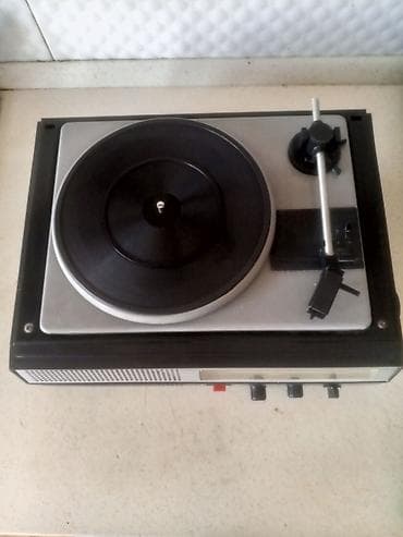 Vinil pikap + radio kombi qurğu Məhsul təsviri: - Mexaniki vinil at lalafo.az Vinil pikap + radio kombi qurğu Məhsul təsviri: - Mexaniki vinil