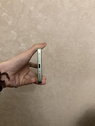 telefon tutan: Redmi Note 13, 256 GB — 4