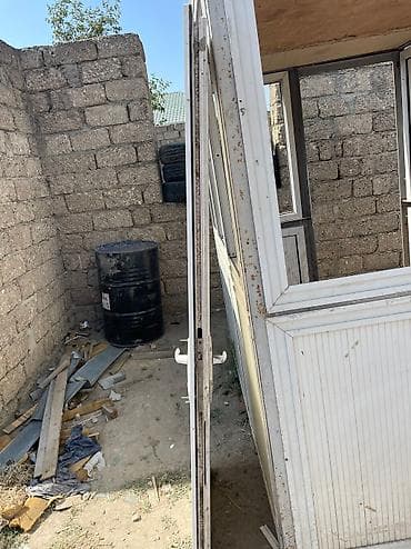 qapi: Plastik qapı eni 76sm uzunluğu 190sm. Çərçivəsizdir. Ünvan Binə — 2