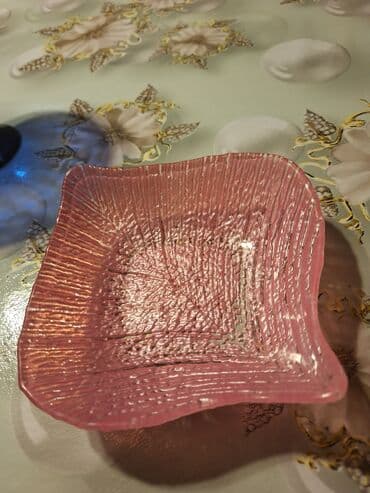 dərin boşqab: Şüşə qab dəsti - 2 ədəd şüşə krujka: qalın divarlı, qulpulu. Üzərində — 10